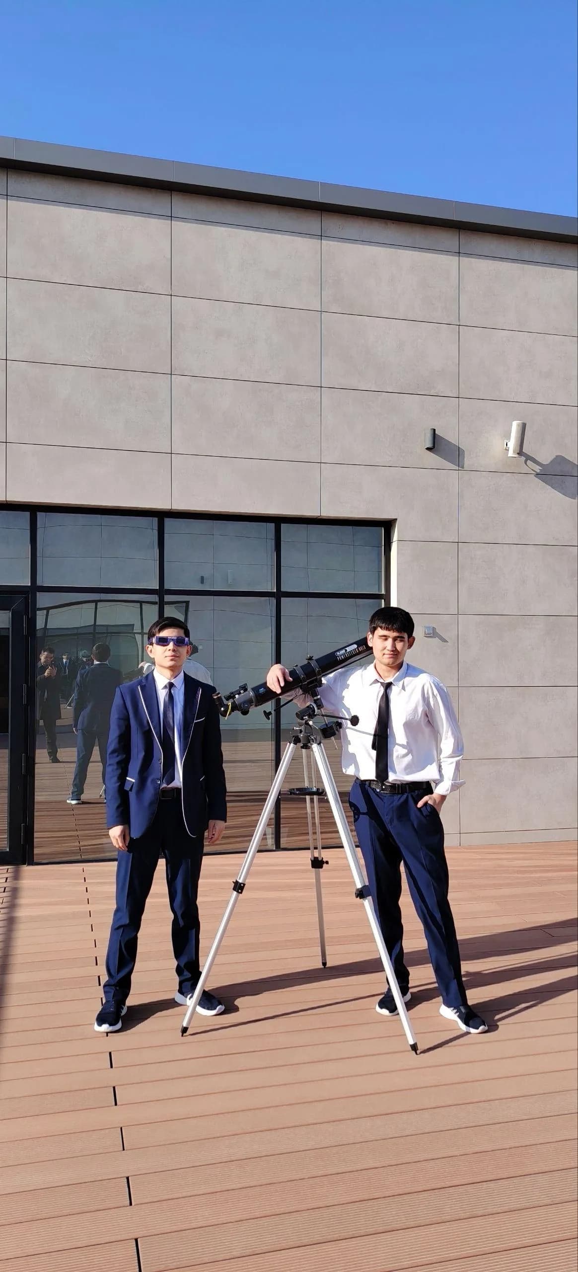 A telescope afternoon with a friend