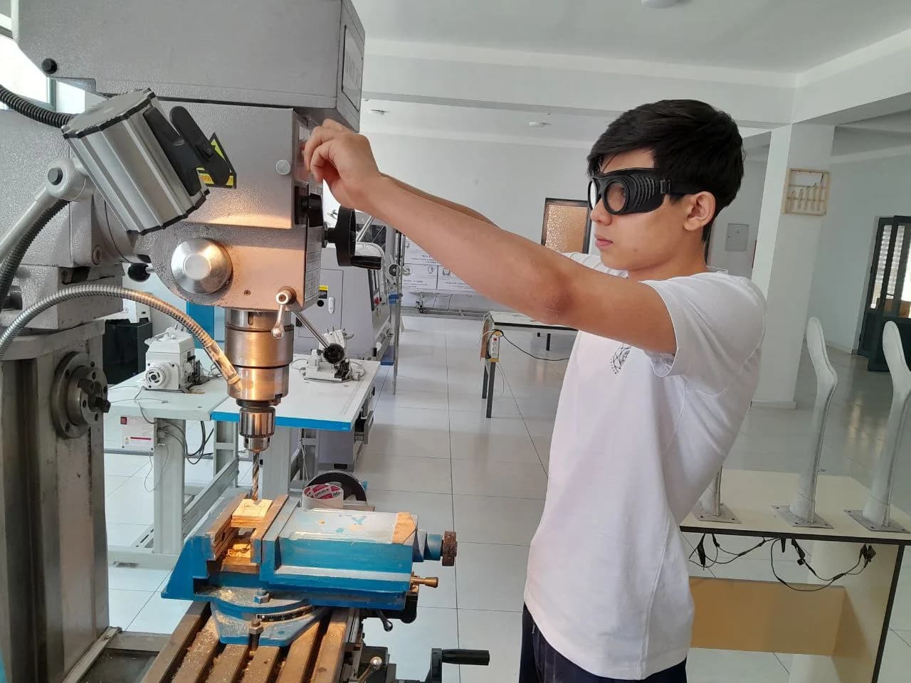 Hands-on engineering and robotics work